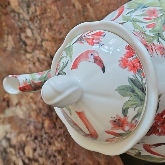 A Tea Pot - Picture 5 of 5